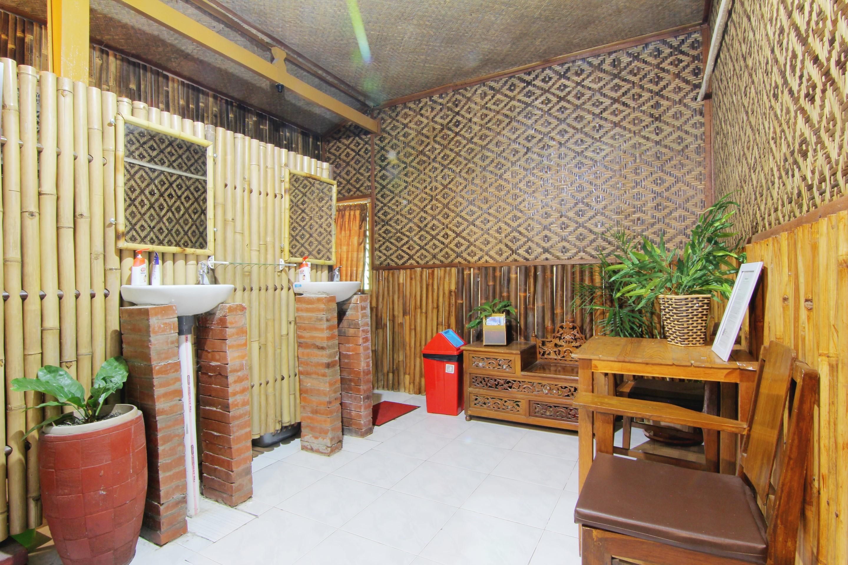 Bilik Bamboo Hostel Yogyakarta Exterior photo